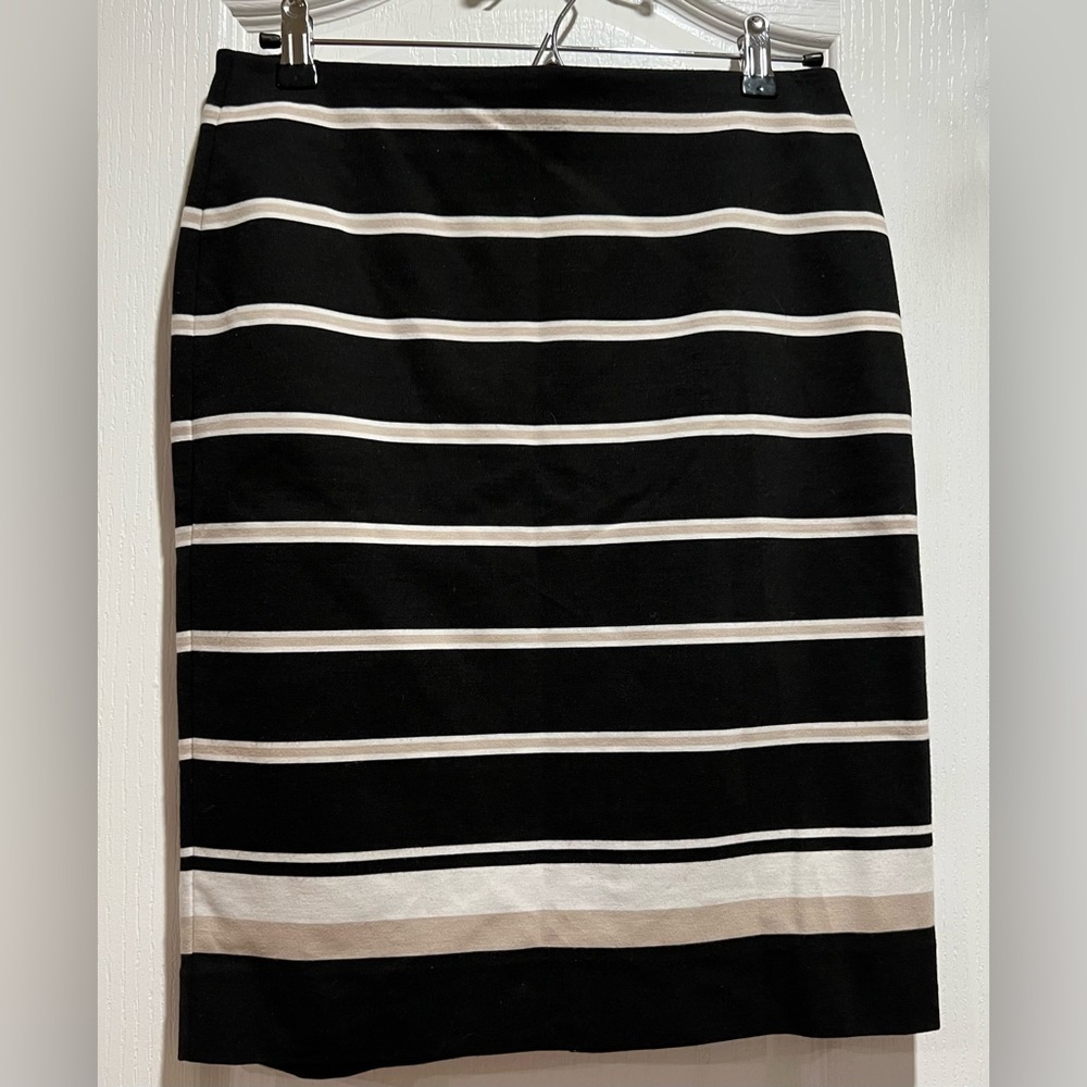 Skirt Midi By White House Black Market Size: 4